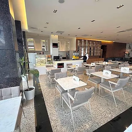 Istanblu & 4* ガジエミル（イズミル）