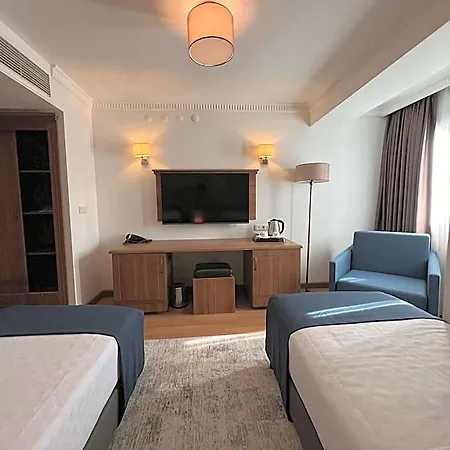 Istanblu & 4* ガジエミル（イズミル）
